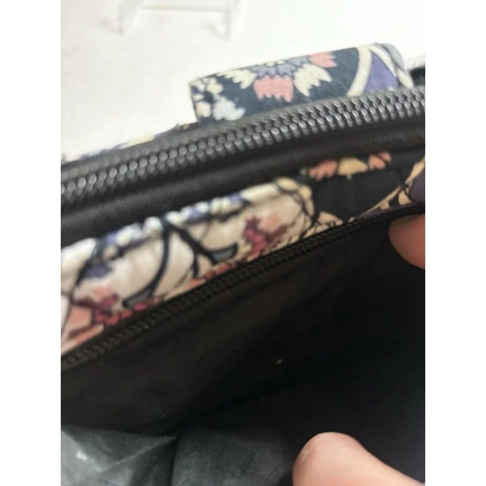 Vera Bradley ORNATE BLOOMS‎ Turn Lock Zip Around Wallet EUC